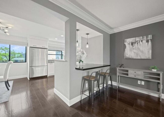 Building Photo - Immaculate 3 Bedroom 2.5 Bath Condominium ...