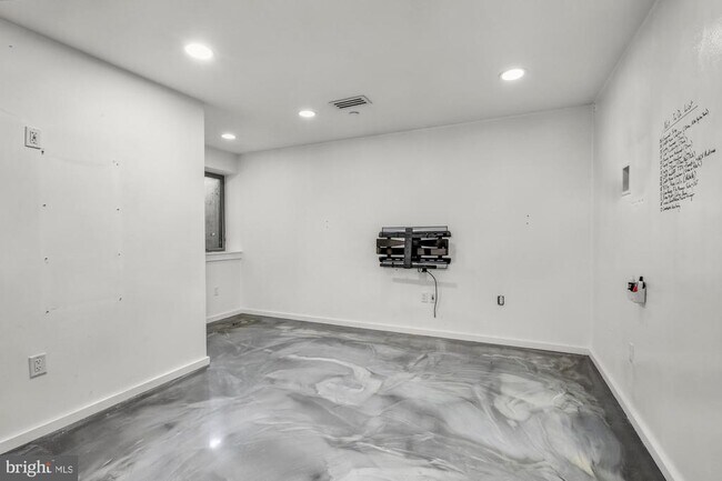 Building Photo - 2137 E Lehigh Ave