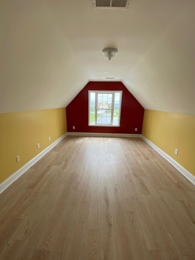 Building Photo - Welcome to this stunning 3-bedroom, 2-bathroom home located in Courntey Pines