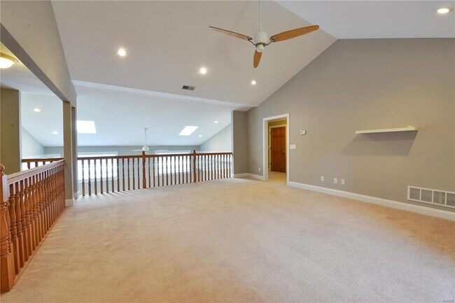 Building Photo - 8940 Ladue Rd
