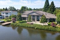 Building Photo - 4Bd+Den/4.5Ba Clyde Hill House