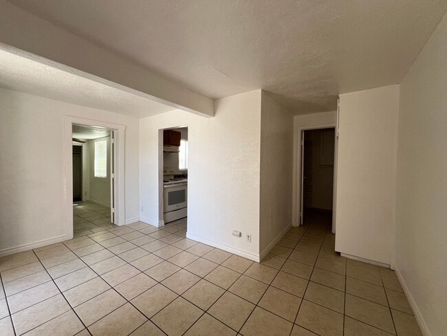 Building Photo - P026