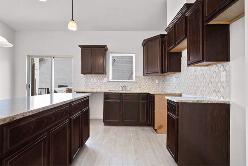 Building Photo - 612 Cedarwood Ave