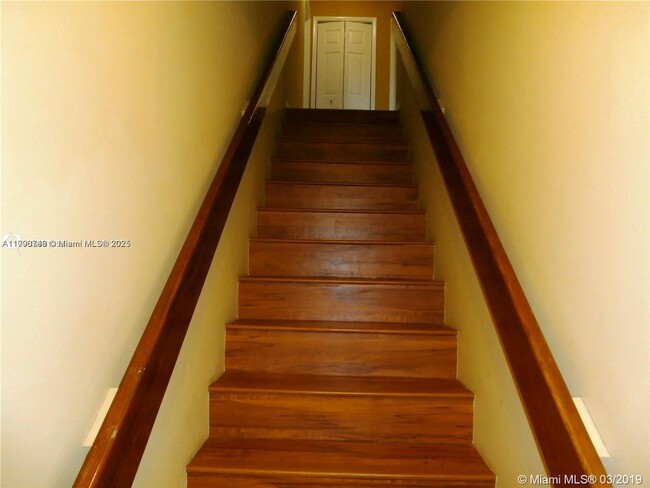 Building Photo - 950 SW 104th Ct