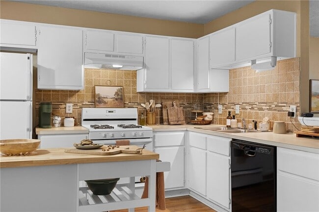 Building Photo - 805 San Pedro Dr