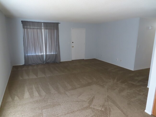 Building Photo - Three Bedroom Condo in Rancho Penasquitos