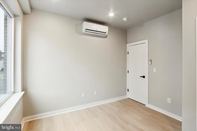 Building Photo - 316 S 52nd St