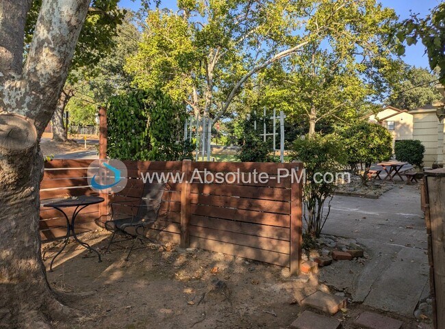 Building Photo - Cozy 1 Bedroom Studio in the Orangevale Ag...