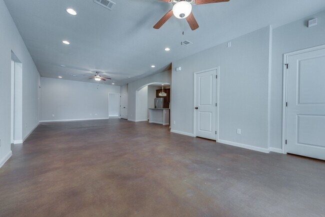 Building Photo - 2539 Rogers Ave