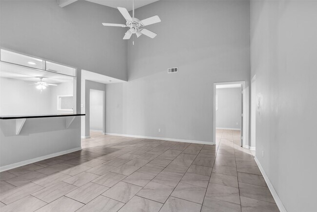 Building Photo - 4407 Hickory Grove Dr