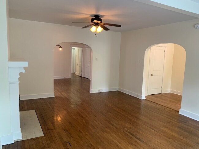 Building Photo - 6401 Bartlett St