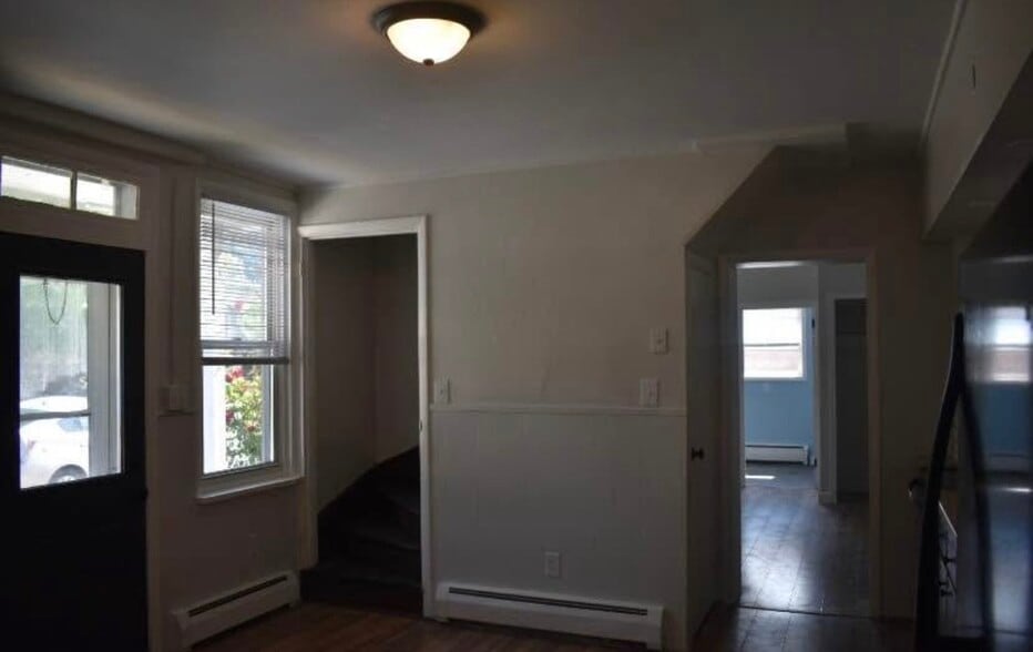 Building Photo - 478 Walnut St