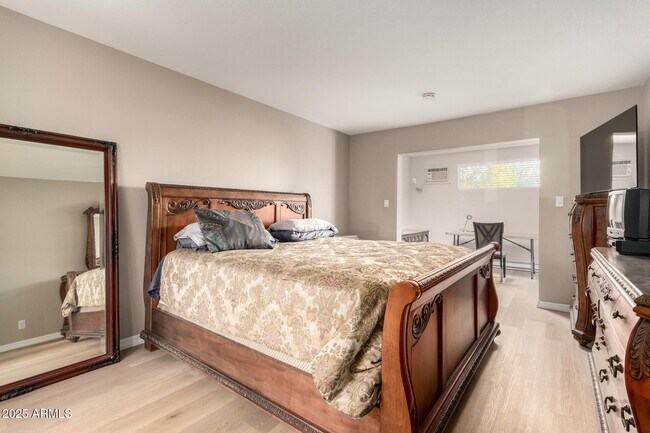 Building Photo - 3407 N Pleasant Dr