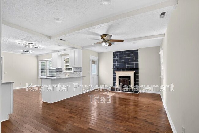 Building Photo - 5108 Lakeshore Ct