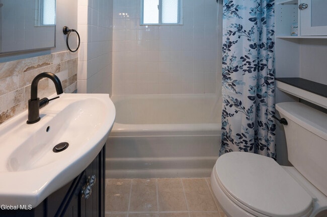 Building Photo - 33 Clinton St