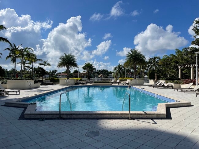 Building Photo - 5600 Collins Ave