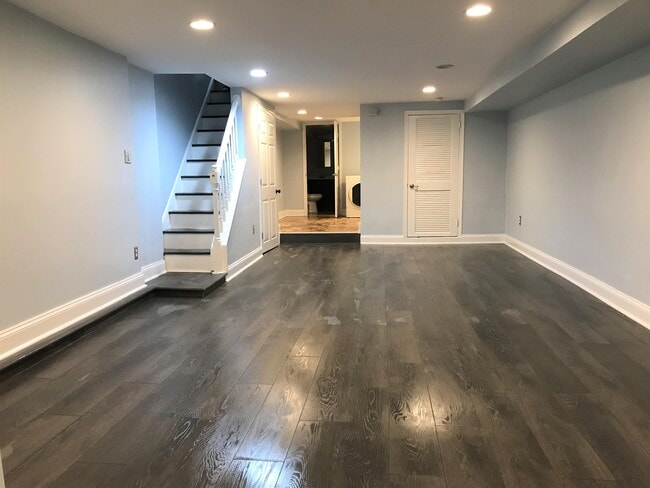 Building Photo - 725 7th St NE