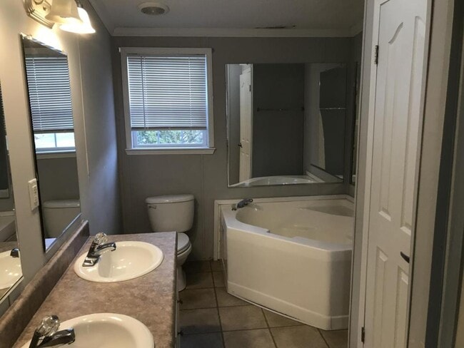 Building Photo - 307 Tammy Lynn Cir