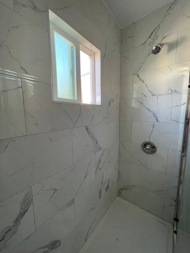 Building Photo - 1286 S Redondo Blvd