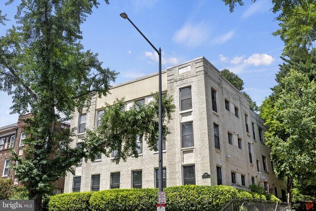 Building Photo - 1437 Spring Rd NW