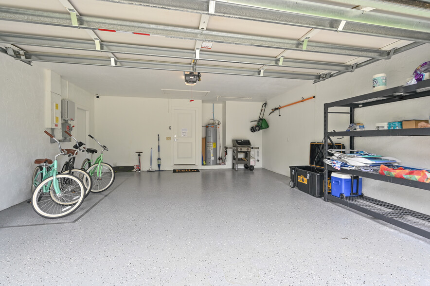 Clean garage - 2305 Kings Lake Blvd