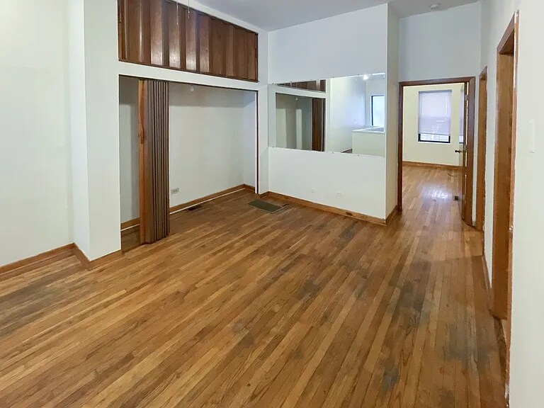 Building Photo - 850 W Lill Ave