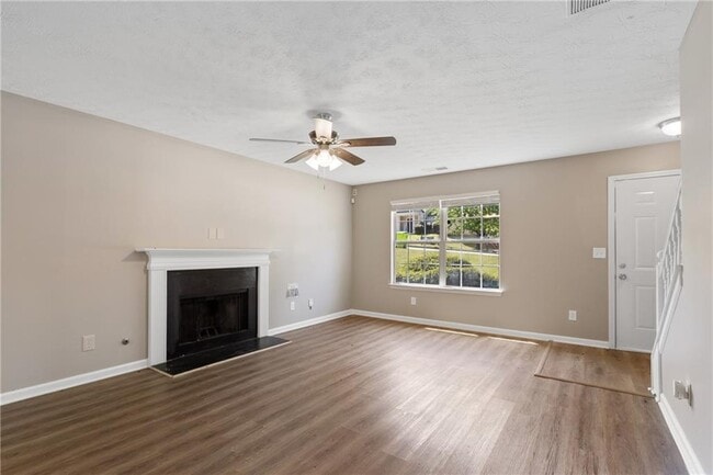 Building Photo - 3228 Diamond Blf