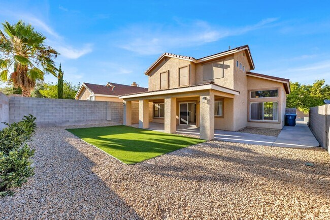 Building Photo - Stunning Remodeled Summerlin Home!