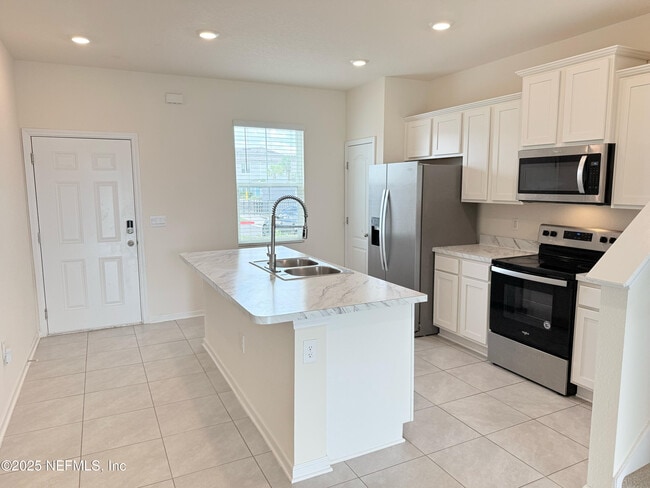 Building Photo - 523 Spanish Oaks Way