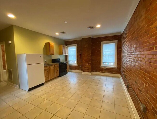 Building Photo - 175 E Louther St