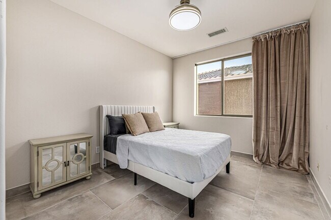 Building Photo - 5211 N 193rd Ave