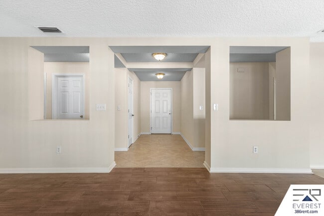 Building Photo - 9 Waywood Pl