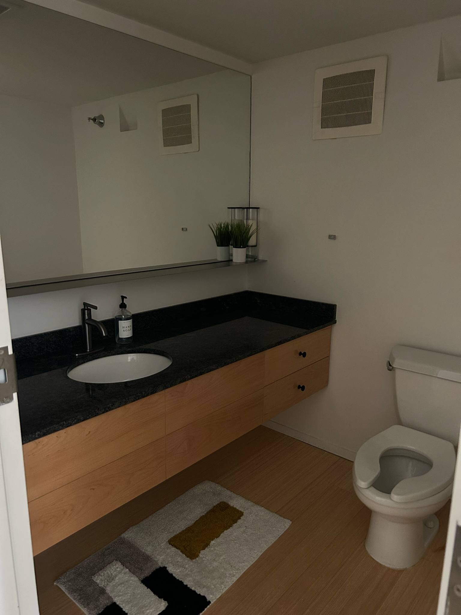 Half bath - 111 10th St