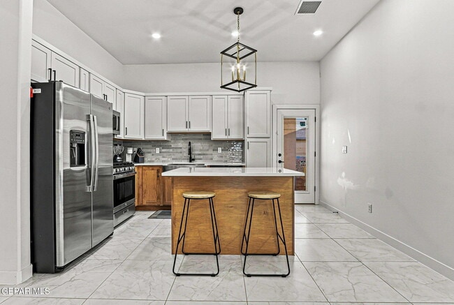 Building Photo - 7420 Norte Vly Ln