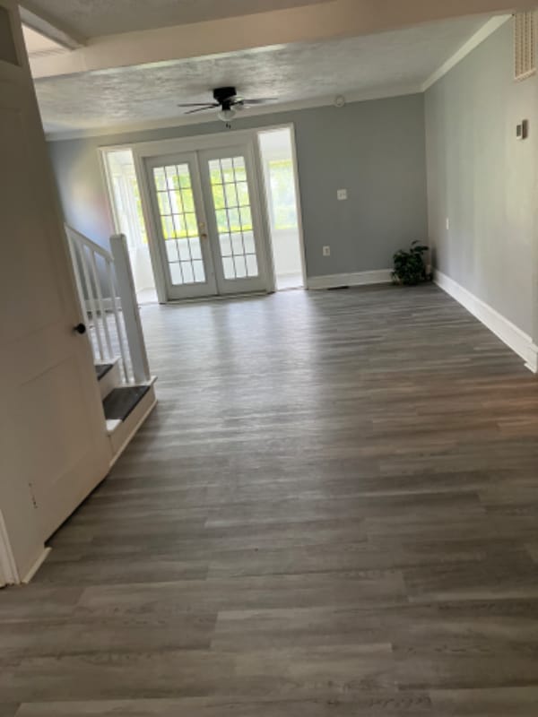 Building Photo - 3300 Meadow Ln