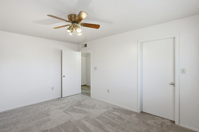 Building Photo - 7016 E Menlo St