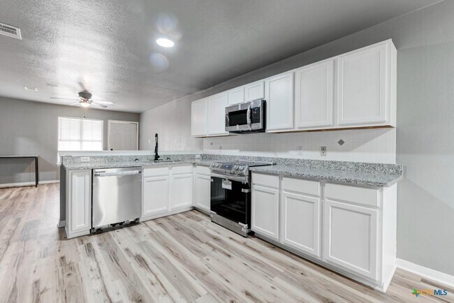 Building Photo - 2321 Terrace Dr