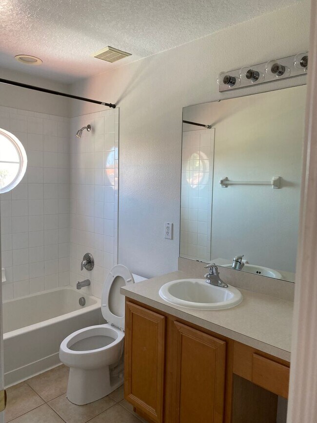 Building Photo - Large home in gated community of Aviana Re...