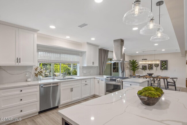 Building Photo - 1449 Norwich Ave