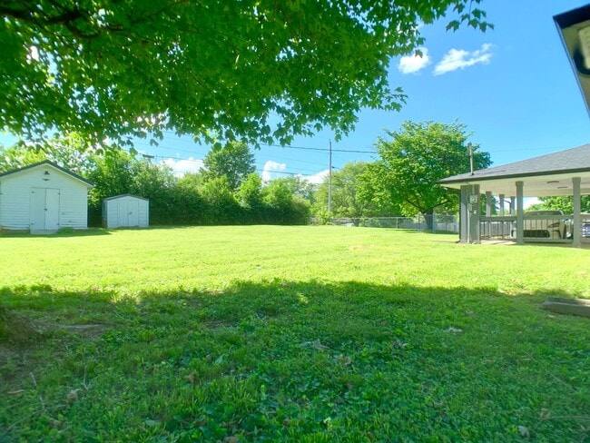 Building Photo - 427 Wayne Dr