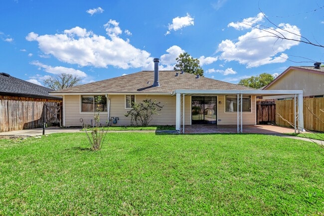 Building Photo - 6906 Soledad Dr