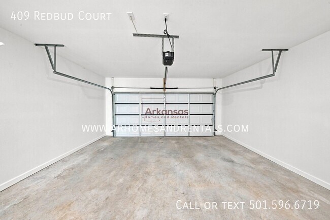 Building Photo - 409 Redbud Ct