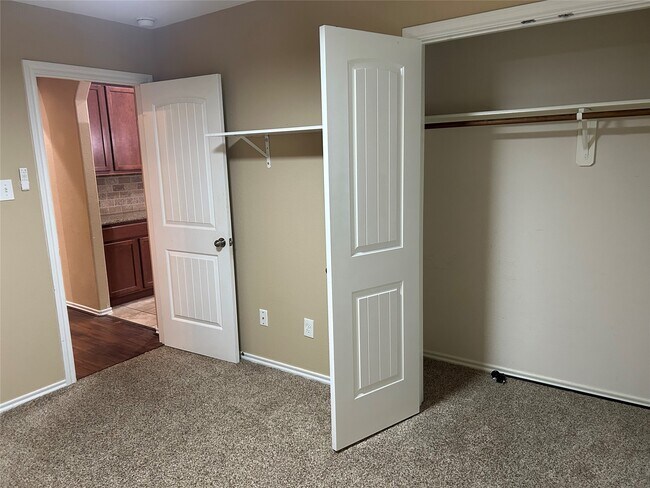 Building Photo - 25111 Country Gate Dr