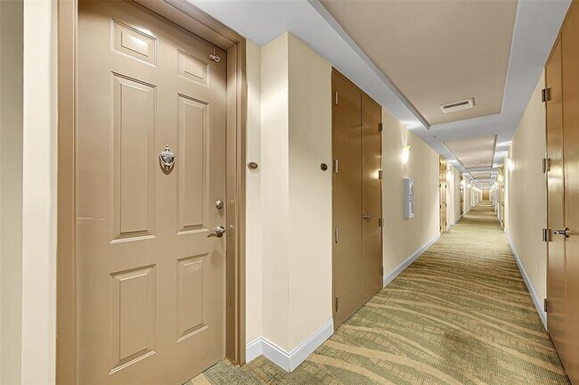 Building Photo - 2633 NE 14th Ave