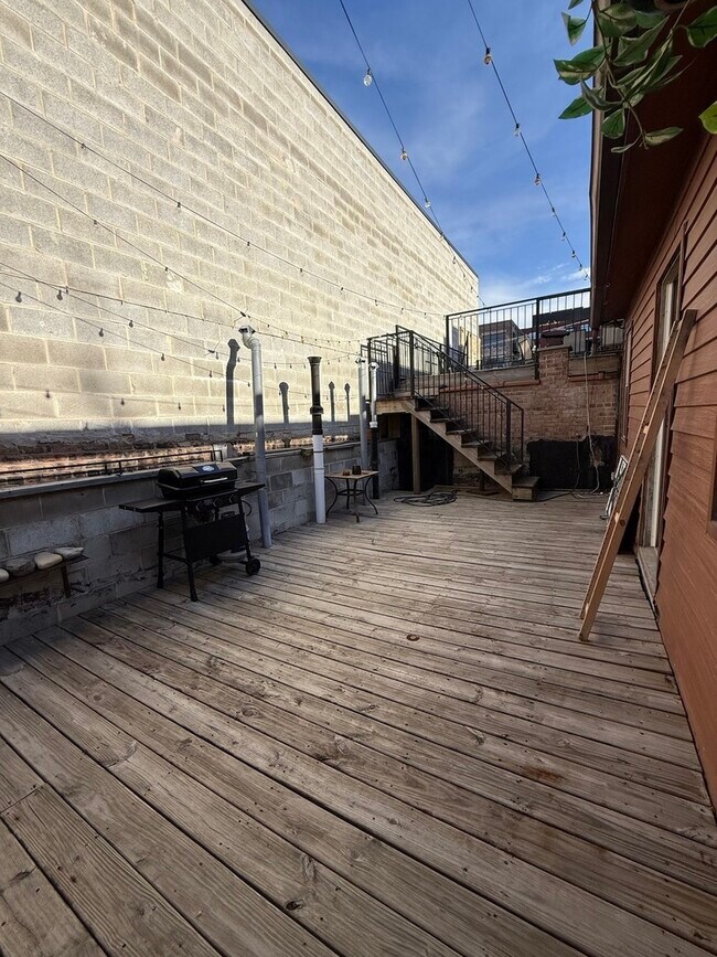 Building Photo - 1111 W Randolph St