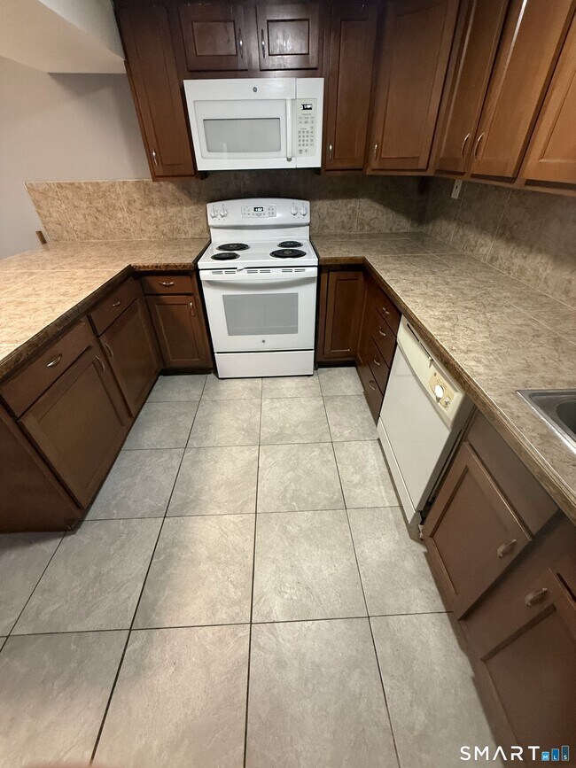 Building Photo - 42 Cottage St