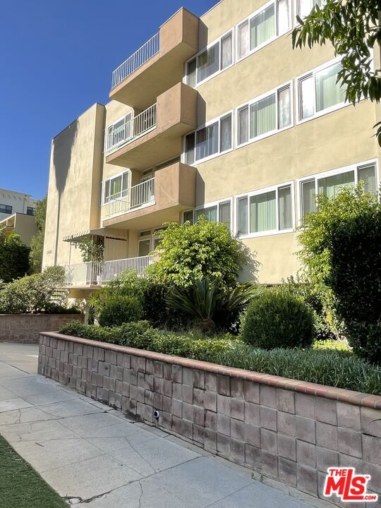 Building Photo - 11635 Mayfield Ave