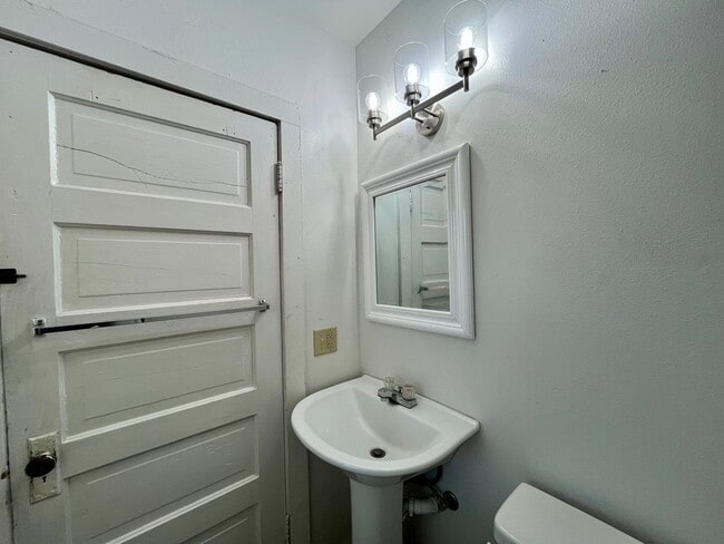 Building Photo - 3 Bed 1 Bath Single Family Home in Wausau - Now offering a 6 MONTH lease opportunity!