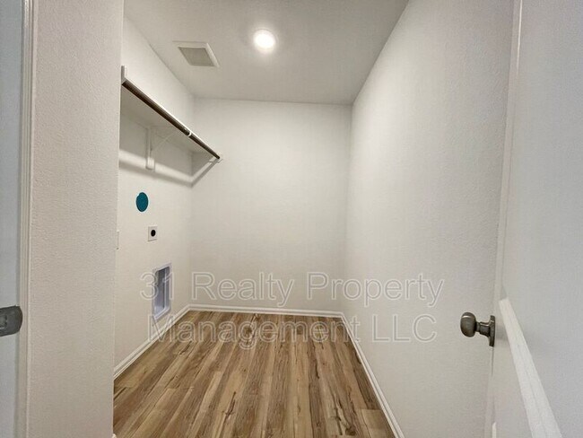 Building Photo - 3219 Aster Mdw Wy