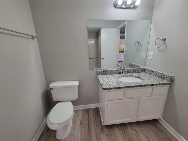 Building Photo - 2 Bedroom Apartment with Modern Amenities in Decatur, AL!
